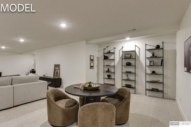 20720 Kansas Avenue, Elkhorn, NE 68022