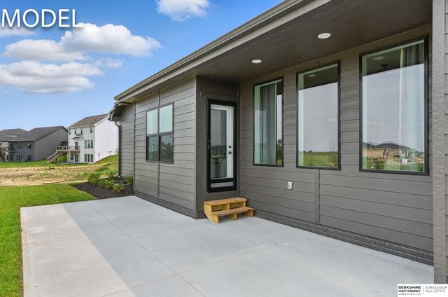 20720 Kansas Avenue, Elkhorn, NE 68022