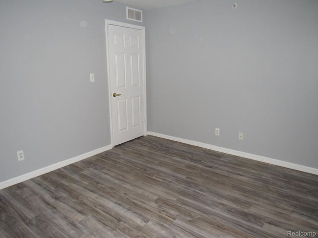 1125 EUREKA Road 203, Wyandotte, MI 48192