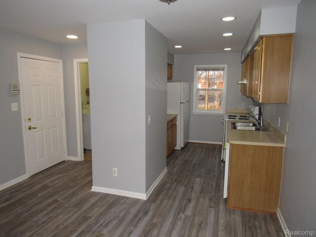 1125 EUREKA Road 203, Wyandotte, MI 48192