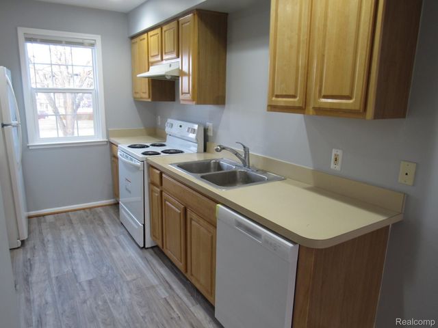 1125 EUREKA Road 203, Wyandotte, MI 48192