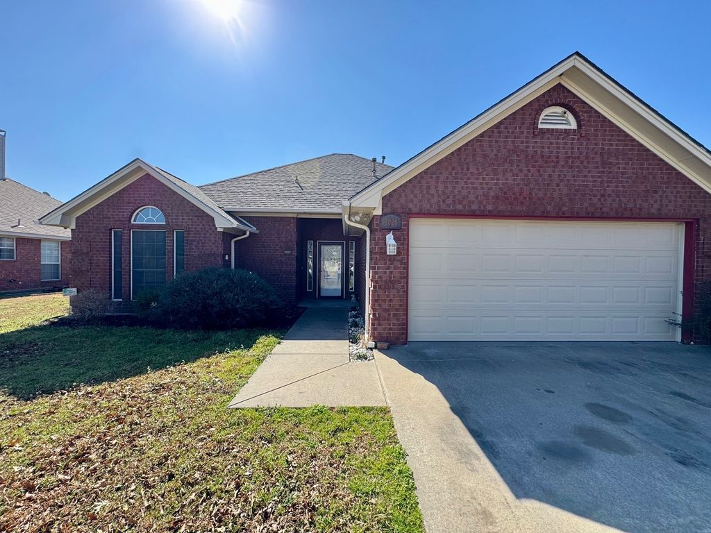 2026 Brooke Drive, Sanger, TX 76266