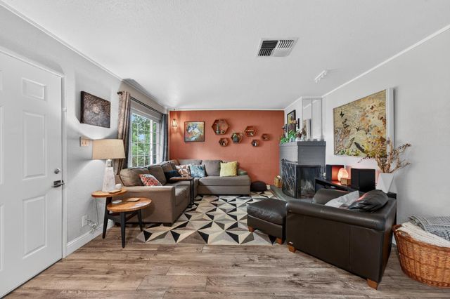 4804 61st St, Sacramento, CA 95820