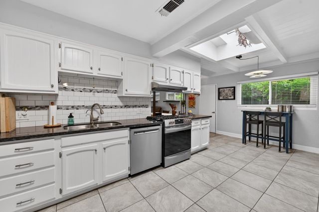 4804 61st St, Sacramento, CA 95820