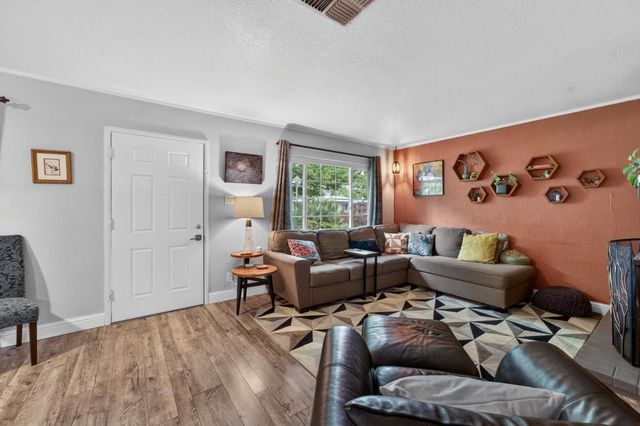 4804 61st St, Sacramento, CA 95820