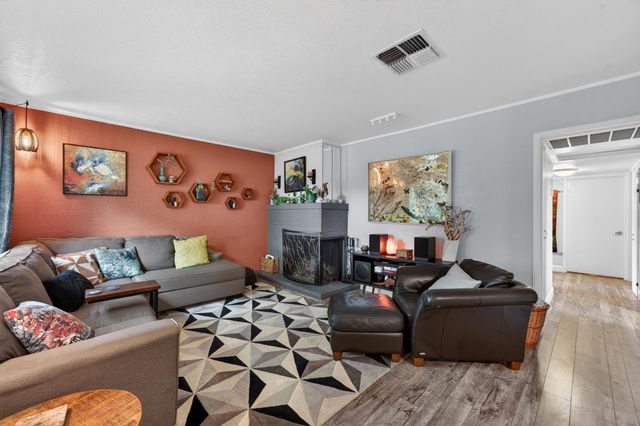 4804 61st St, Sacramento, CA 95820