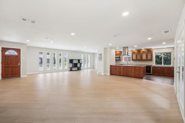 3237 Timberview Road, Dallas, TX 75229