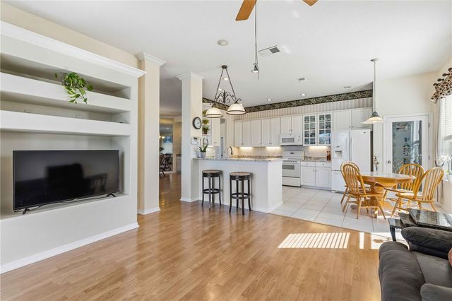 136 41ST CIRCLE E, Bradenton, FL 34208