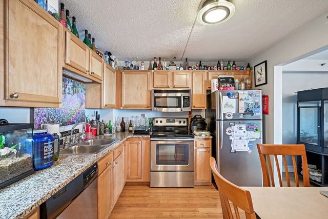 200 Cove Way 1004, Quincy, MA 02169