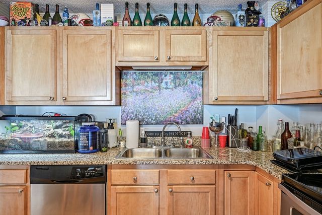 200 Cove Way 1004, Quincy, MA 02169