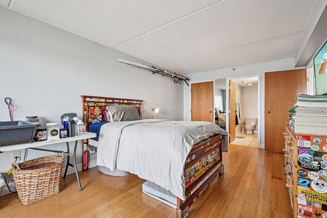 200 Cove Way 1004, Quincy, MA 02169