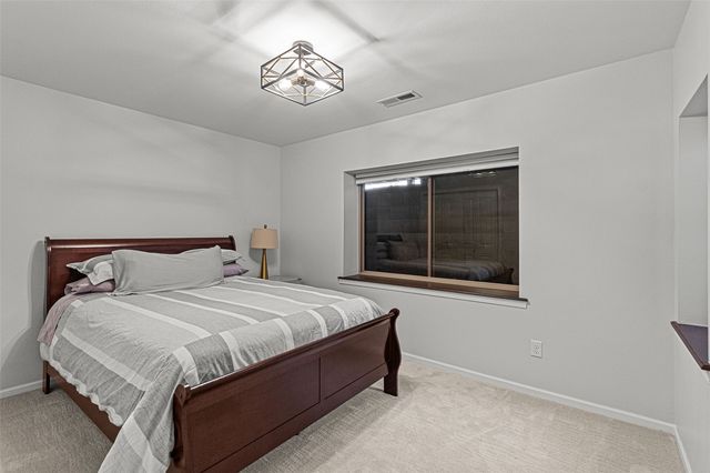 704 Mission Point Road, Iowa City, IA 52245