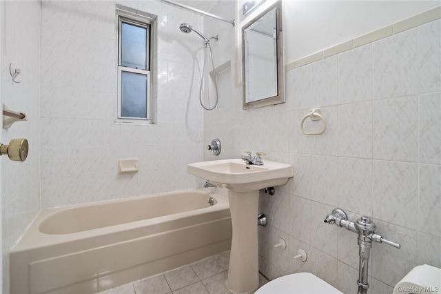 74-45 Yellowstone Boulevard 3D, Rego Park, NY 11374