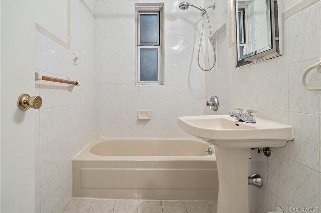 74-45 Yellowstone Boulevard 3D, Rego Park, NY 11374