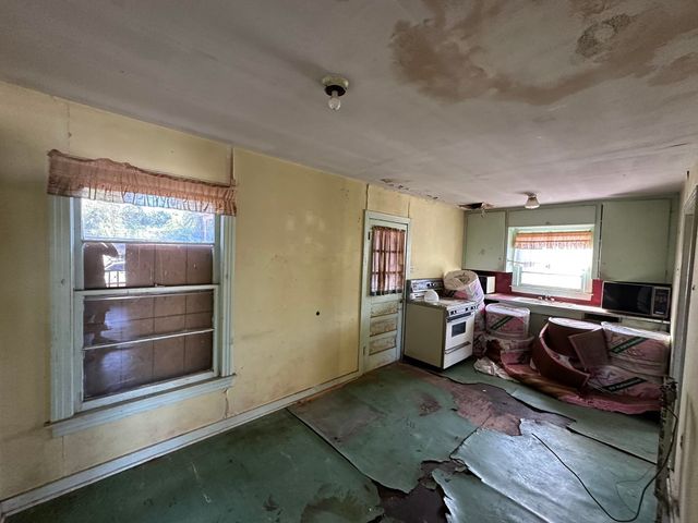 404 E Woodland Rd., Marshall, TX 75672