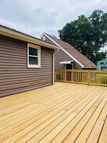209 Casey Dr, Chicopee, MA 01020