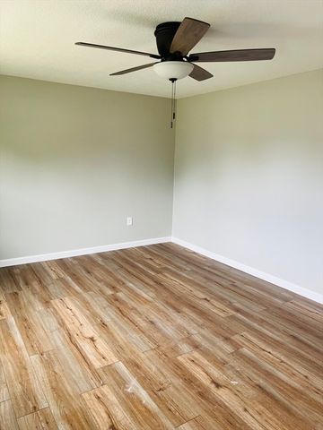 209 Casey Dr, Chicopee, MA 01020