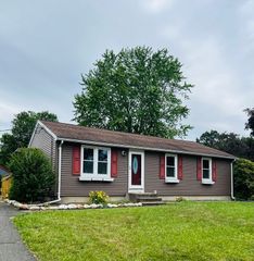 209 Casey Dr, Chicopee, MA 01020