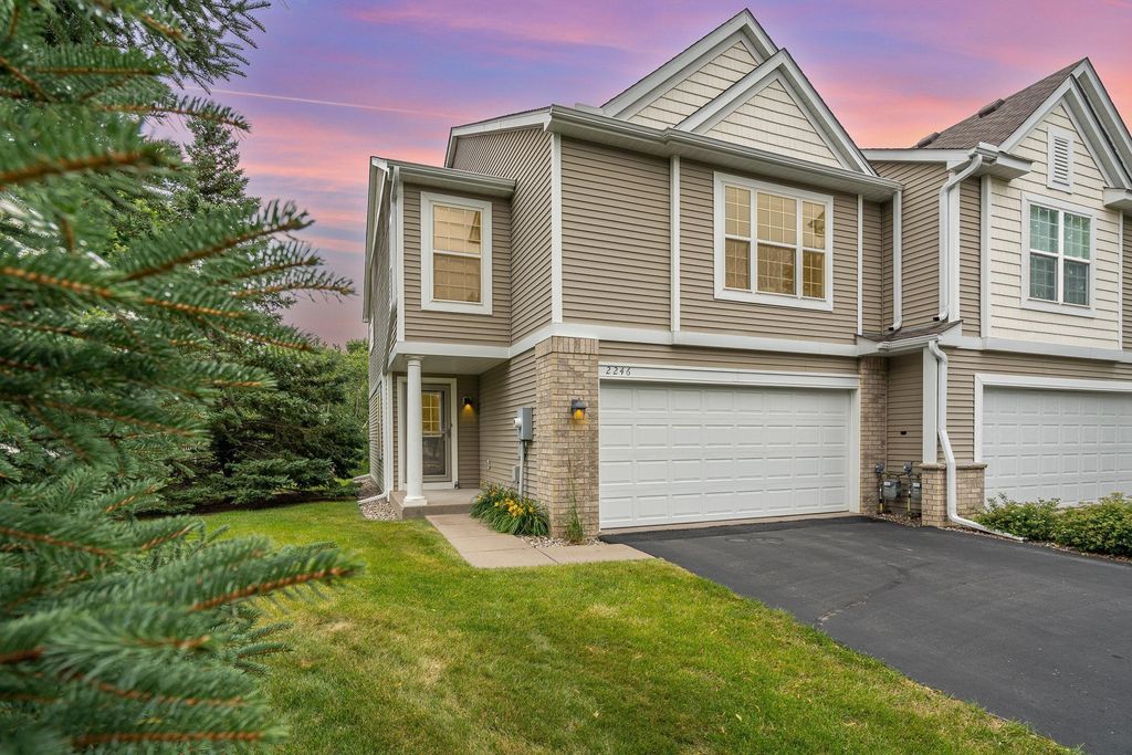 2246 Saint Johns Circle, Woodbury, MN 55129