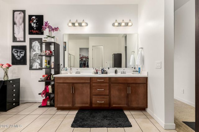 8009 W NORTHVIEW Avenue, Glendale, AZ 85303