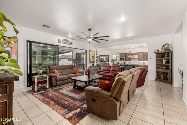 8009 W NORTHVIEW Avenue, Glendale, AZ 85303