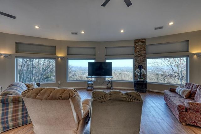 376 Broken Arrow Trail, Hayesville, NC 28904