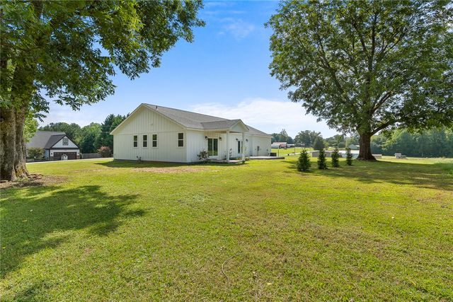 2024 Edwards Lake Road, Greer, SC 29651