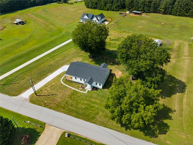 2024 Edwards Lake Road, Greer, SC 29651