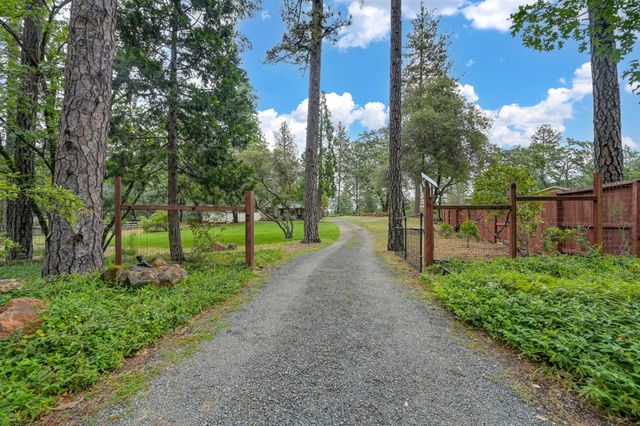 1550 Sugar Pine Rd, Meadow Vista, CA 95722