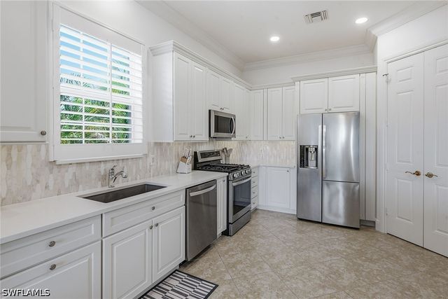 3176 Serena LN 202, Naples, FL 34114