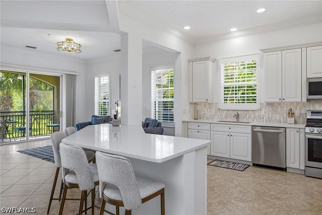3176 Serena LN 202, Naples, FL 34114