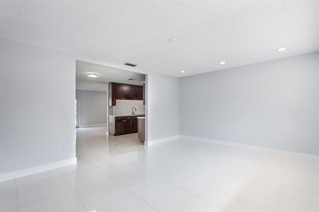 9611 Saddlebrook Drive, Boca Raton, FL 33496