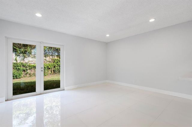 9611 Saddlebrook Drive, Boca Raton, FL 33496