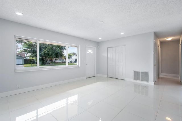 9611 Saddlebrook Drive, Boca Raton, FL 33496