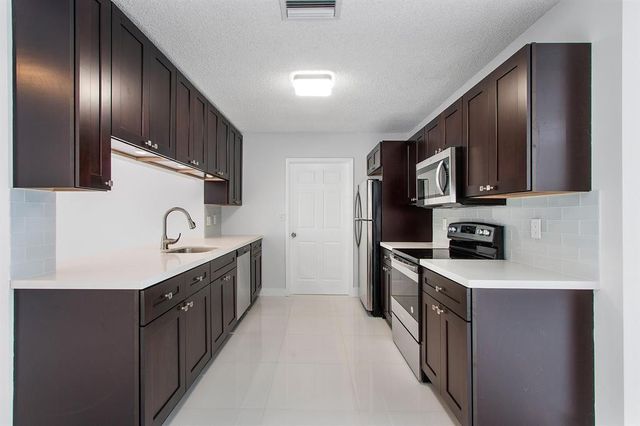 9611 Saddlebrook Drive, Boca Raton, FL 33496