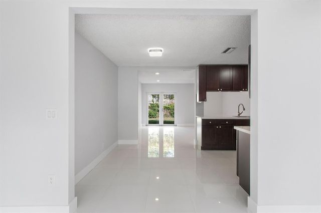 9611 Saddlebrook Drive, Boca Raton, FL 33496