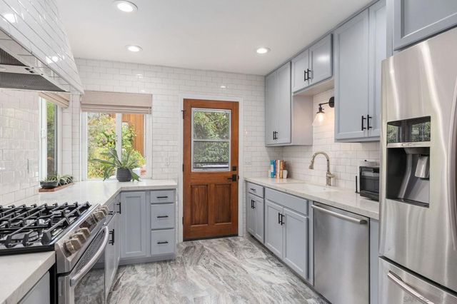 2449 Manchester Ave, Cardiff By The Sea, CA 92007