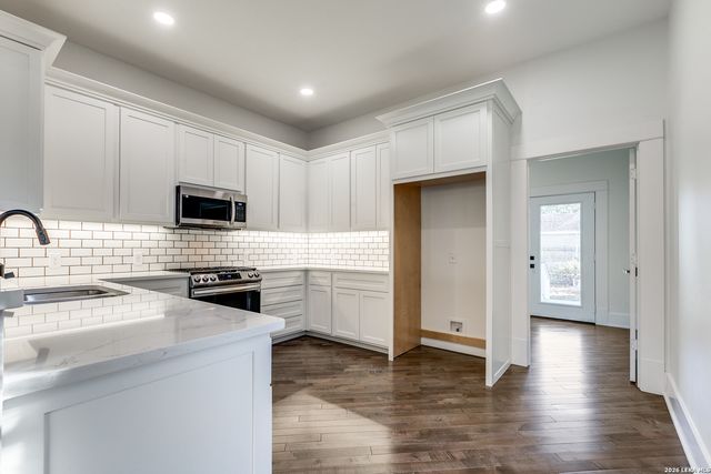 204 Queen Anne, San Antonio, TX 78209