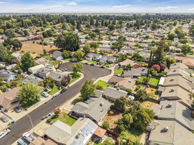 114 Evelyn Ct, Woodbridge, CA 95258