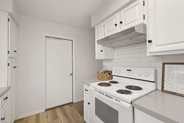 114 Evelyn Ct, Woodbridge, CA 95258