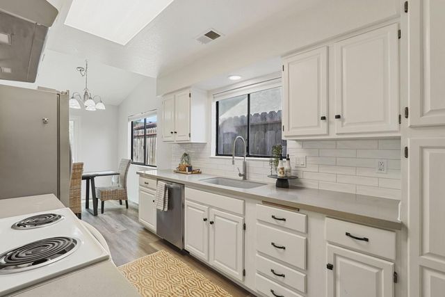 114 Evelyn Ct, Woodbridge, CA 95258