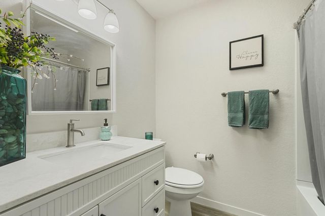 114 Evelyn Ct, Woodbridge, CA 95258