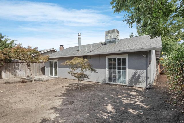 114 Evelyn Ct, Woodbridge, CA 95258