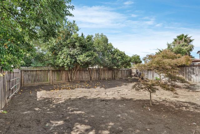 114 Evelyn Ct, Woodbridge, CA 95258
