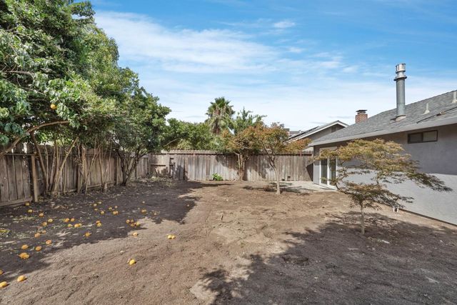 114 Evelyn Ct, Woodbridge, CA 95258