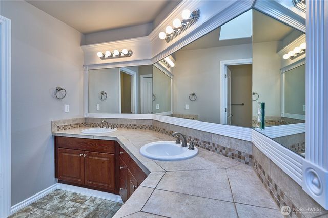 11912 SE 240th Place, Kent, WA 98030