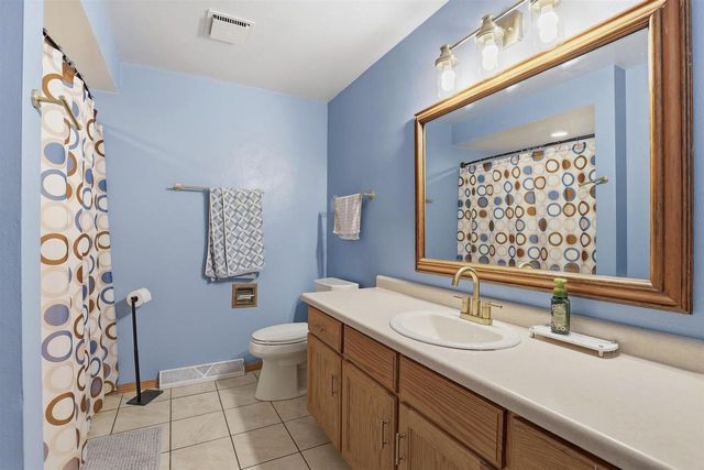 907 E FLORIDA AVENUE, Appleton, WI 54911