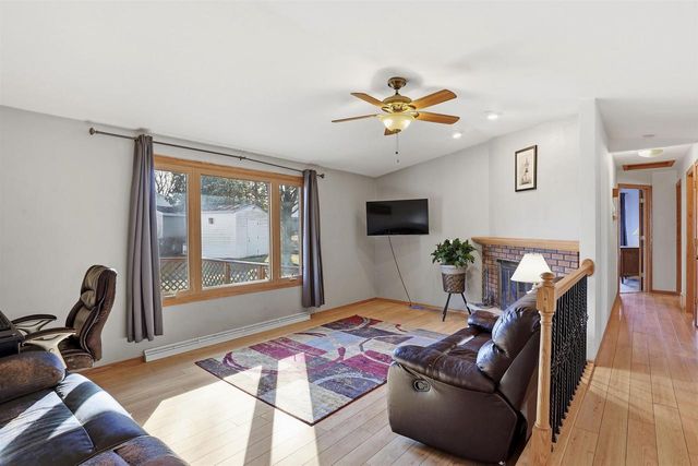 907 E FLORIDA AVENUE, Appleton, WI 54911