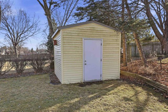 907 E FLORIDA AVENUE, Appleton, WI 54911