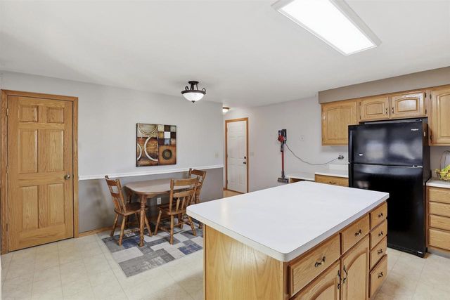 907 E FLORIDA AVENUE, Appleton, WI 54911